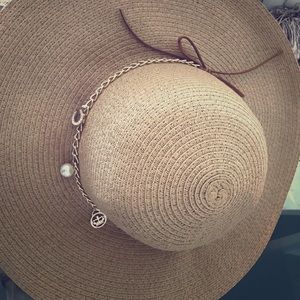 Juicy Couture Fabulous Beach hat